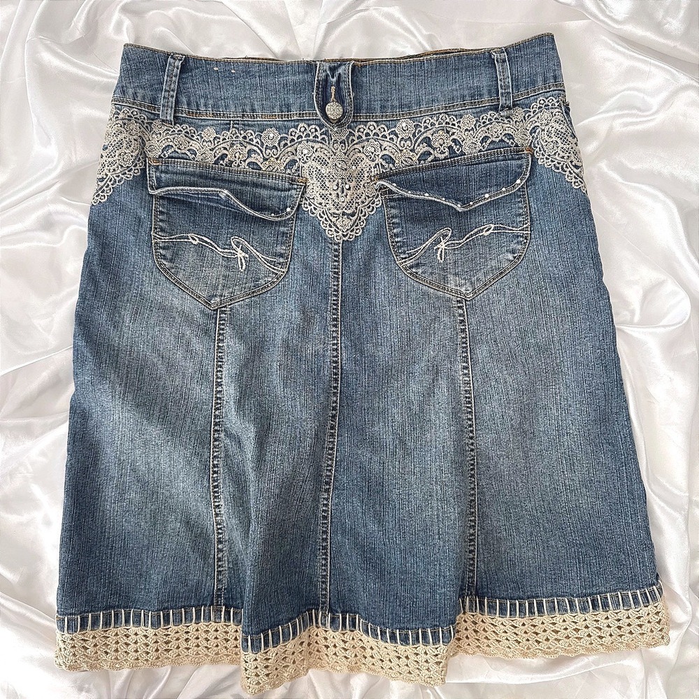 Rewind Y2K Denim Skirt Medium Wash Lace Crochet Trim Beaded Size 7